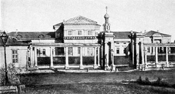 Дворец Шереметевых на Воздвиженке (слева вверху — современный вид). Здесь проходил знаменитый бал у французского посла  