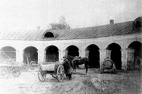 Аркада конного двора. Фото 1932 г.