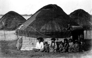 Кибитки с семействами калмыков. Фото. 1873 г.