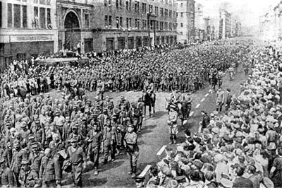 Немецкие военнопленные на улице Горького. 17 июля 1944 г.