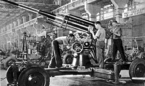 Сборка зенитных орудий. 1943 г.