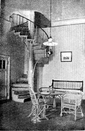 Лестница в передней пансиона Т.М. Унковской. Фото начала XX в.