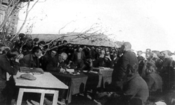 Выездная сессия окружного суда слушает очередное дело на селе. 1931—1932&nbsp;гг.