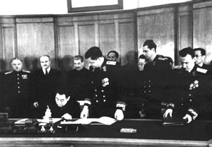 Подписание Договора о дружбе, союзе и взаимной помощи между КНР и СССР. Москва. 14 февраля 1950 г.