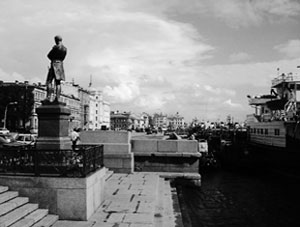 Набережная имени лейтенанта Шмидта в Петербурге