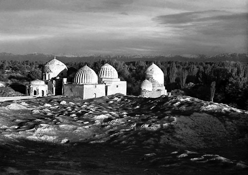 Мечеть Шахи-Зинде в Самарканде на фоне Памира. С.М.Прокудин-Горский. Между 1905—1915&nbsp;гг.