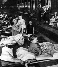 Станция метро «Маяковская» во время бомбёжки
