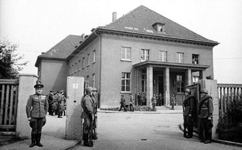 Здание военно-инженерного училища в пригороде Берлина Карлсхорсте, в котором состоялась церемония подписания Акта о капитуляции Германии