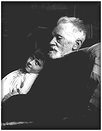 В.Г.Шухов с внучкой Аллой. Фото С.В.Шухова 1938 г.